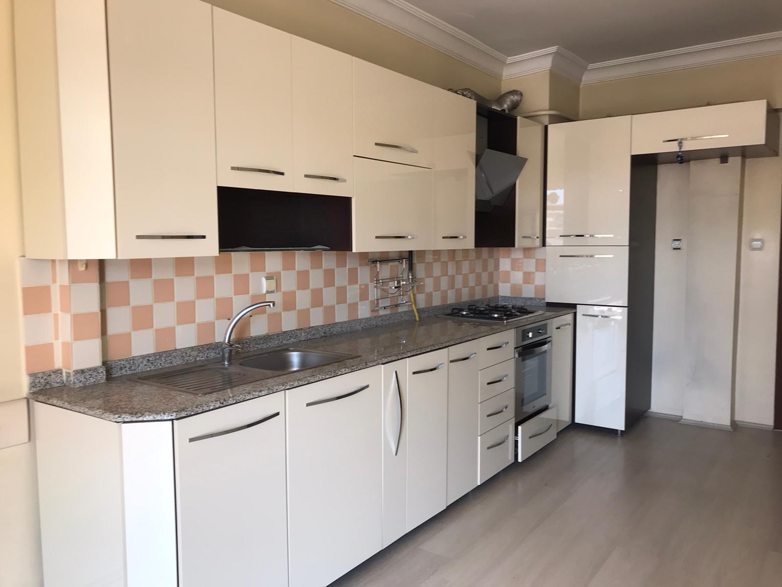 Erdoğan Gayrimenkulden Harika Konumda Satılık 3+1 Daire Renkli Apartmanına Çok Yakın